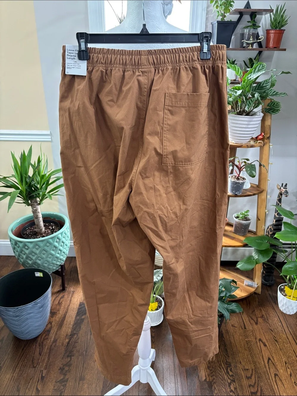 Nike loose fit tapered club pants size S